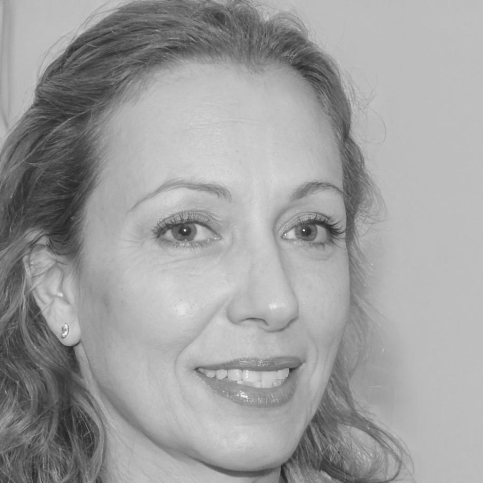 Retrato profesional de Silvia Montero, especialista en educación financiera